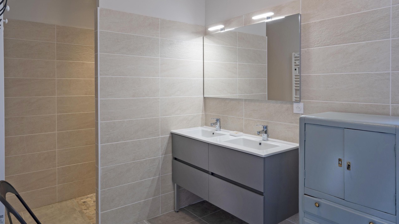 Photo of Bathroom in Beaumes-de-Venise