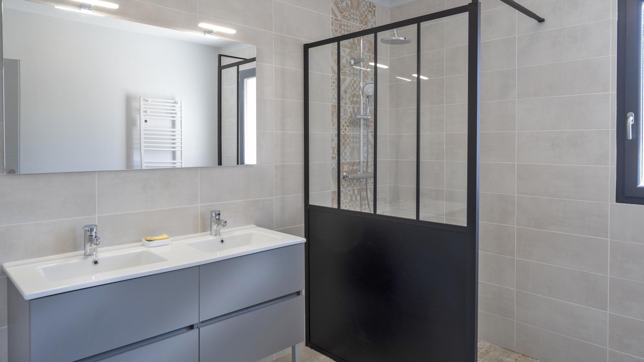 Photo of Bathroom in Beaumes-de-Venise