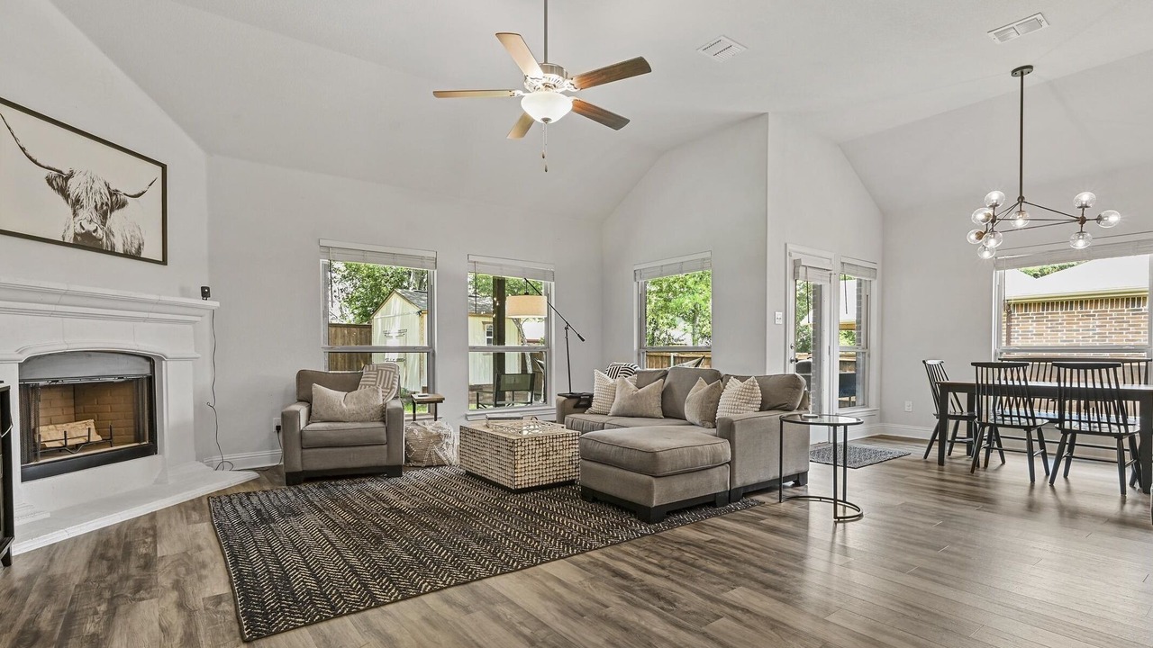 Photo of Livingroom in Forest Hill