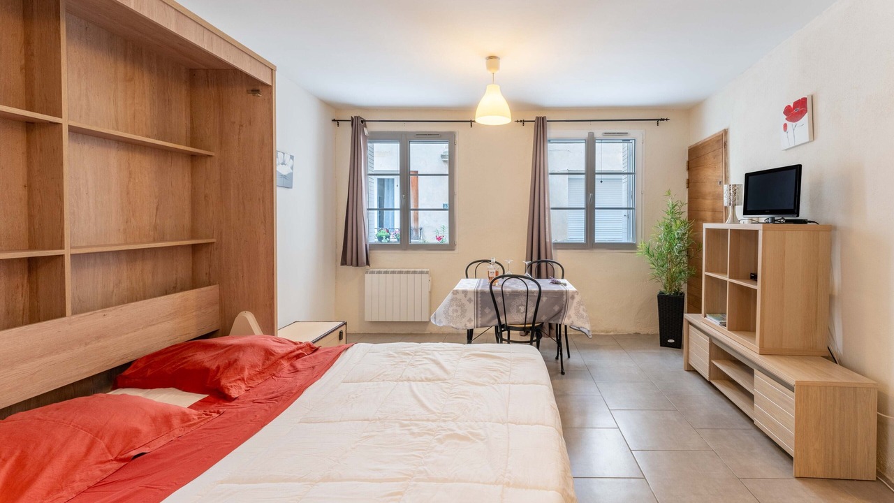 Photo of Bedroom in Malaucene