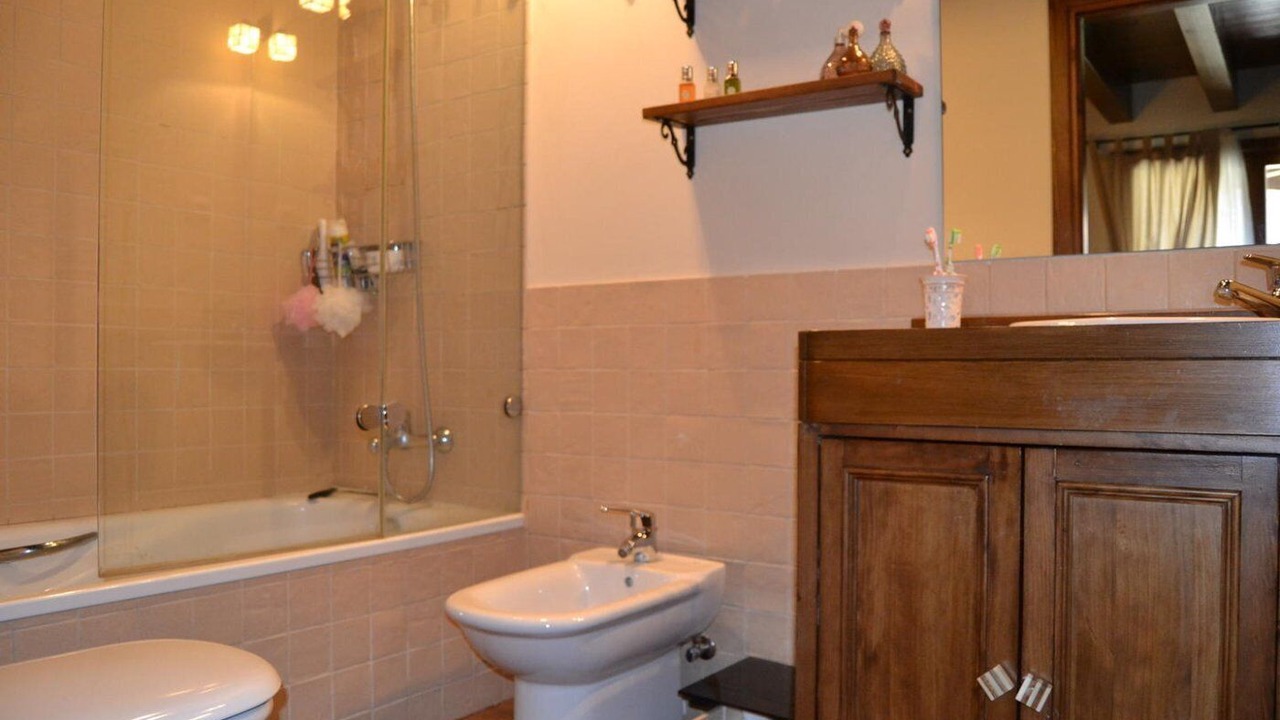 Photo of Bathroom in Queixans