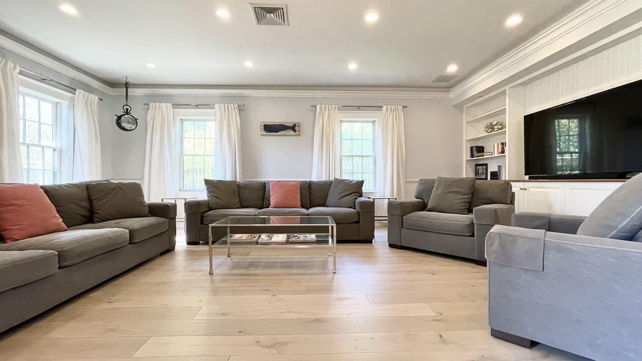 Photo of Livingroom in West of Town