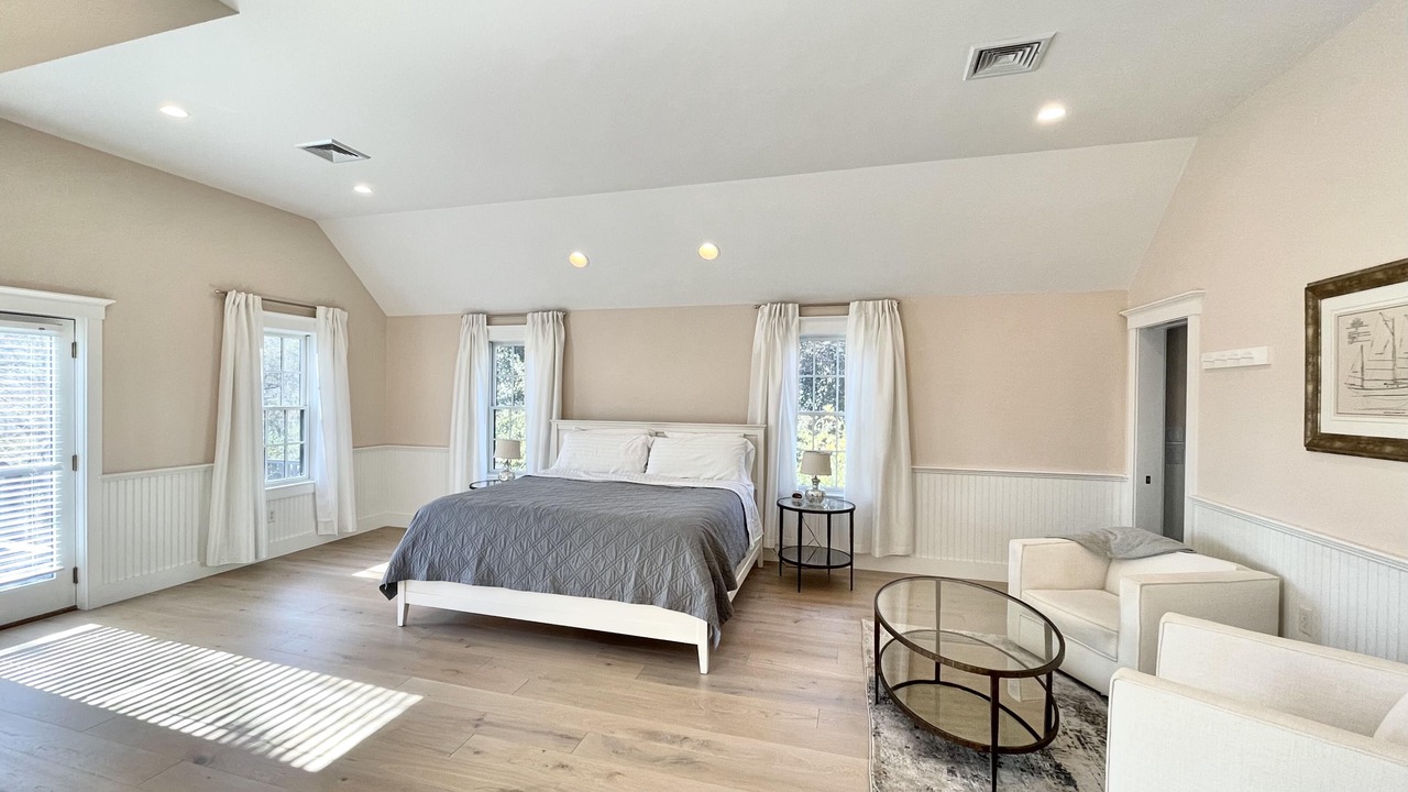 Photo of Bedroom in West of Town