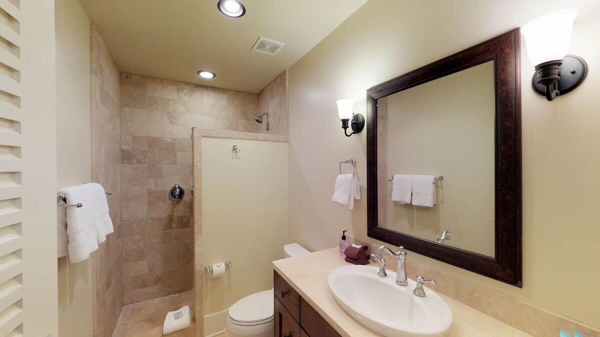 Photo of Bathroom in Poipu