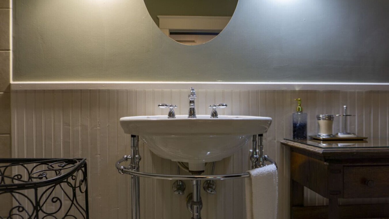 Photo of Bathroom in Eureka Springs Historic District