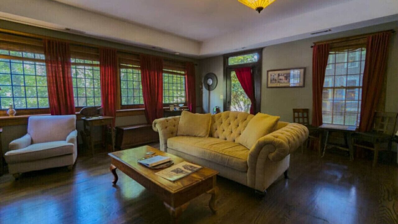 Photo of Livingroom in Eureka Springs Historic District