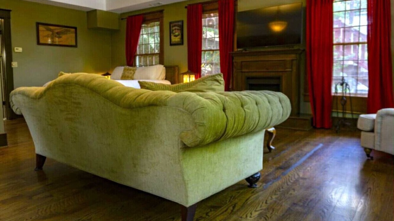 Photo of Livingroom in Eureka Springs Historic District