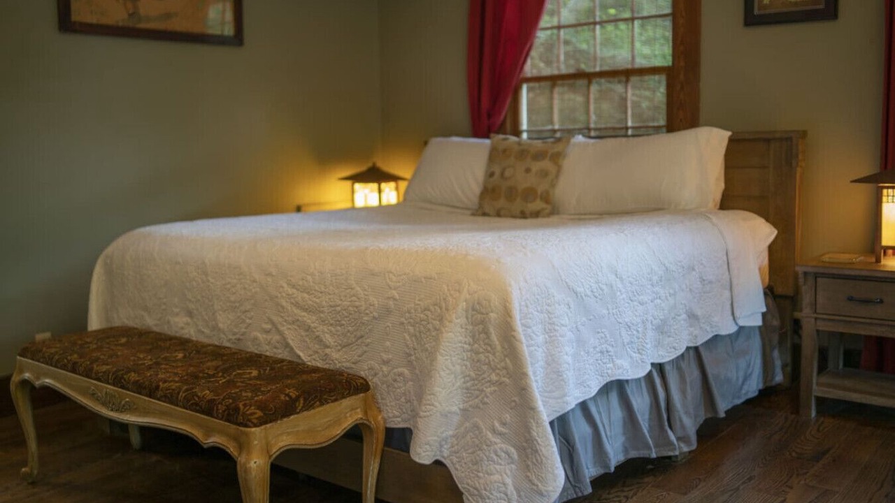 Photo of Bedroom in Eureka Springs Historic District
