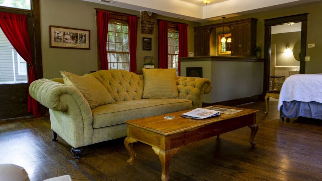 Photo of Livingroom in Eureka Springs Historic District