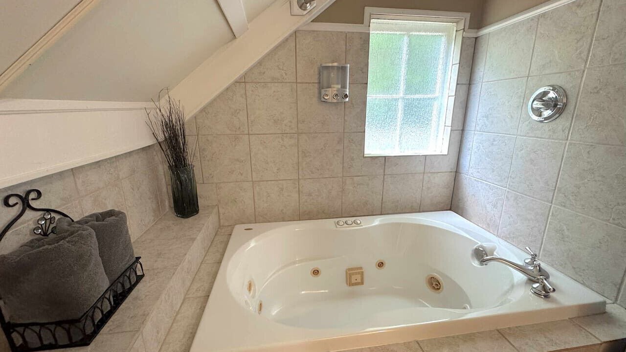 Photo of Bathroom in Eureka Springs Historic District