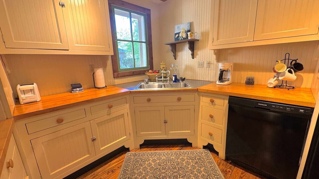 Photo of Kitchen in Eureka Springs Historic District