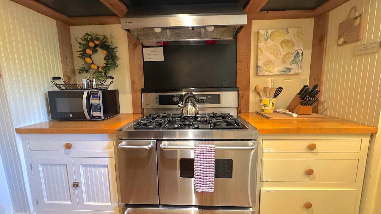 Photo of Kitchen in Eureka Springs Historic District