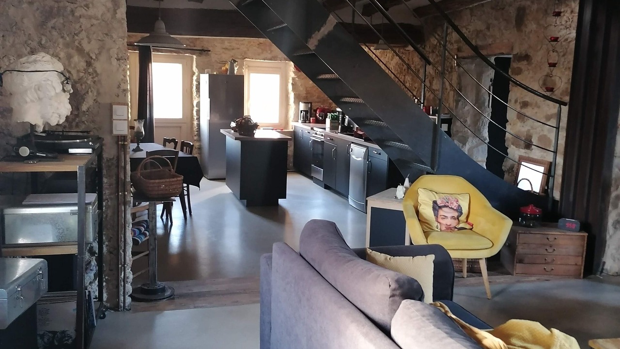 Photo of Livingroom in Soulaire-et-Bourg