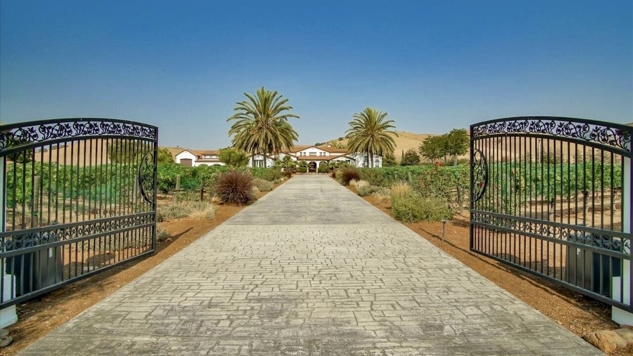 Photo of Others in Hollister