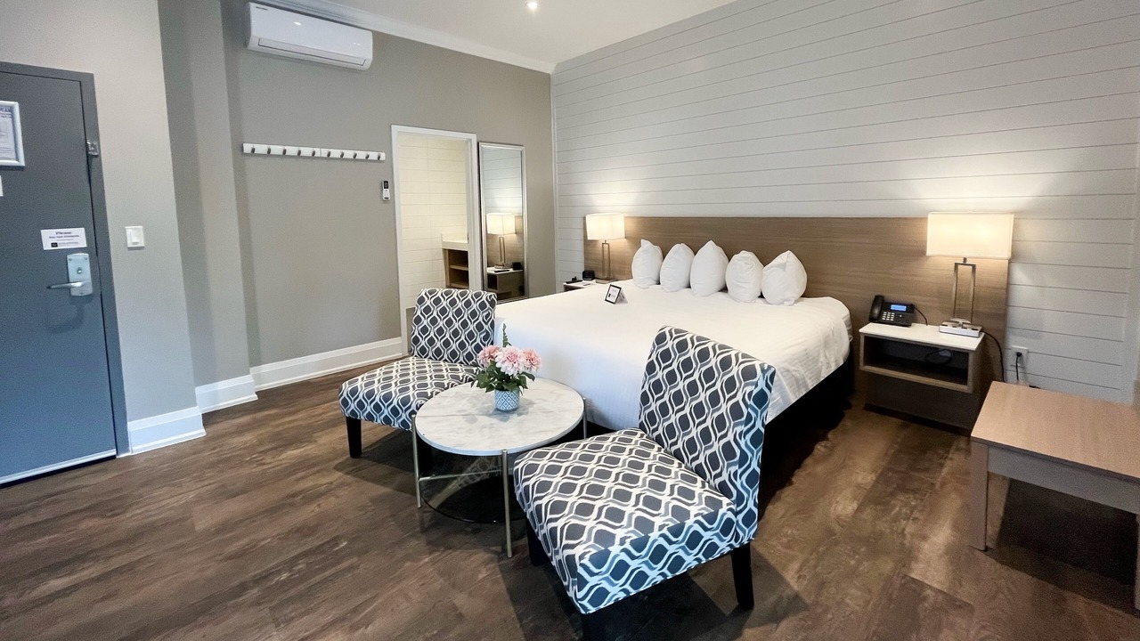 Photo of Bedroom in Grand Bend