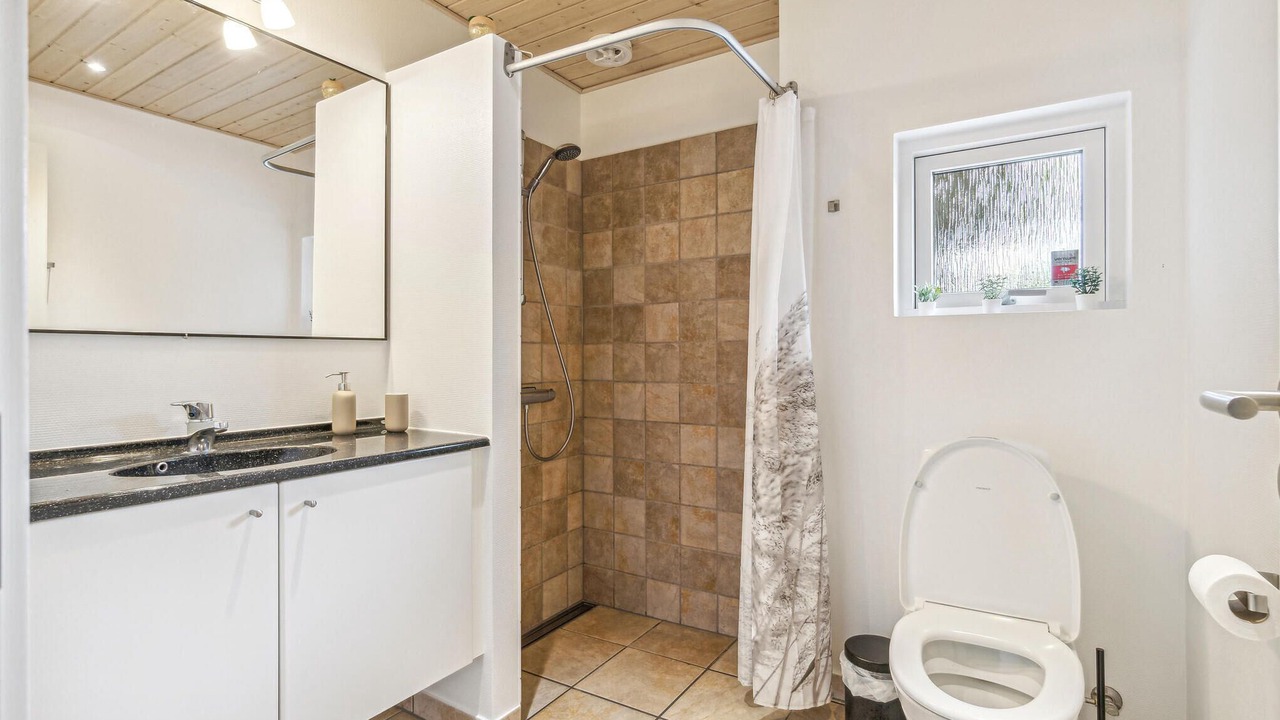 Photo of Bathroom in Jegum