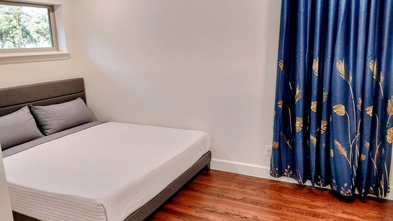 Photo of Bedroom in Lake Highlands