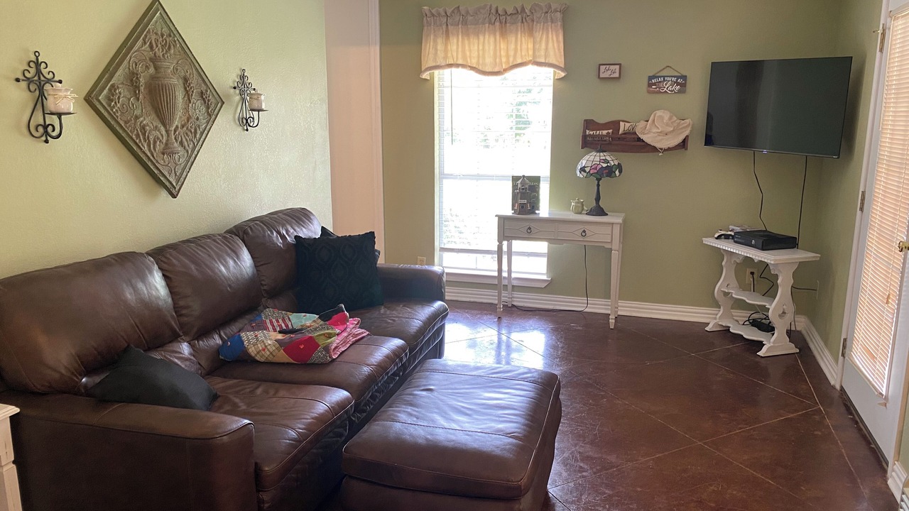 Photo of Livingroom in Whitney