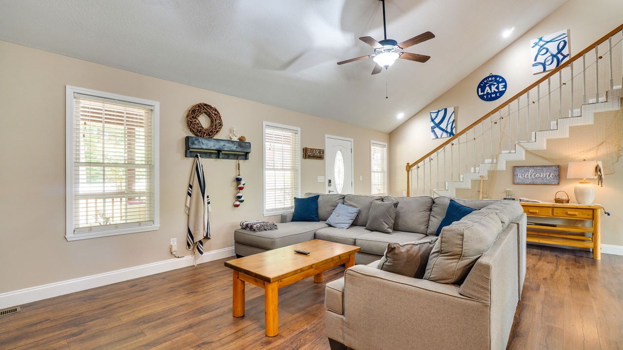 Photo of Livingroom in Byrdstown