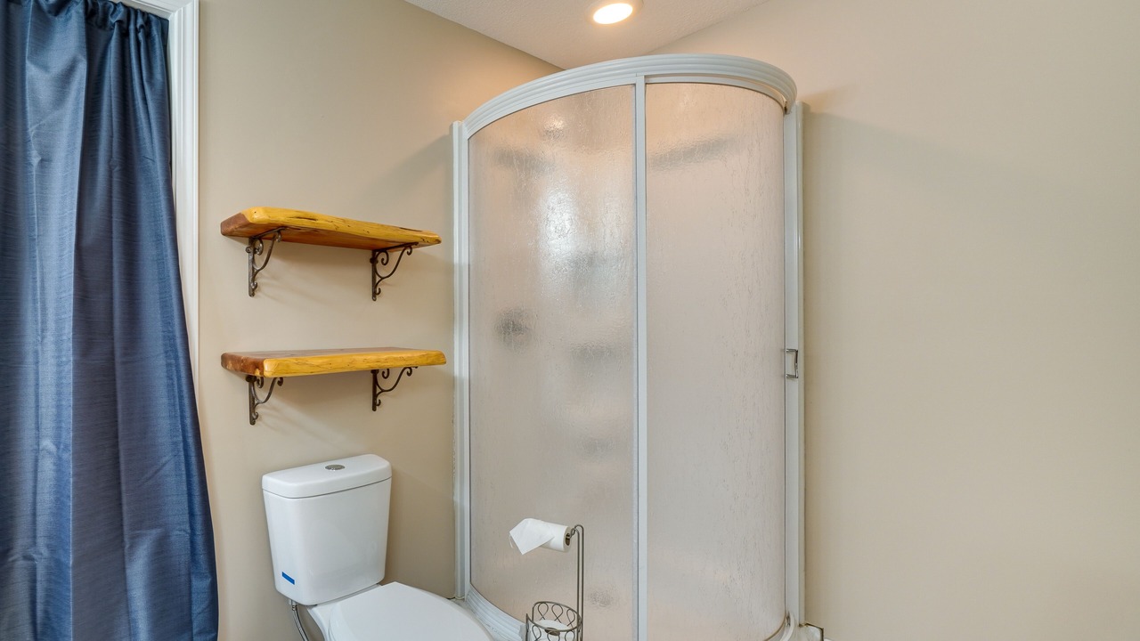 Photo of Bathroom in Byrdstown
