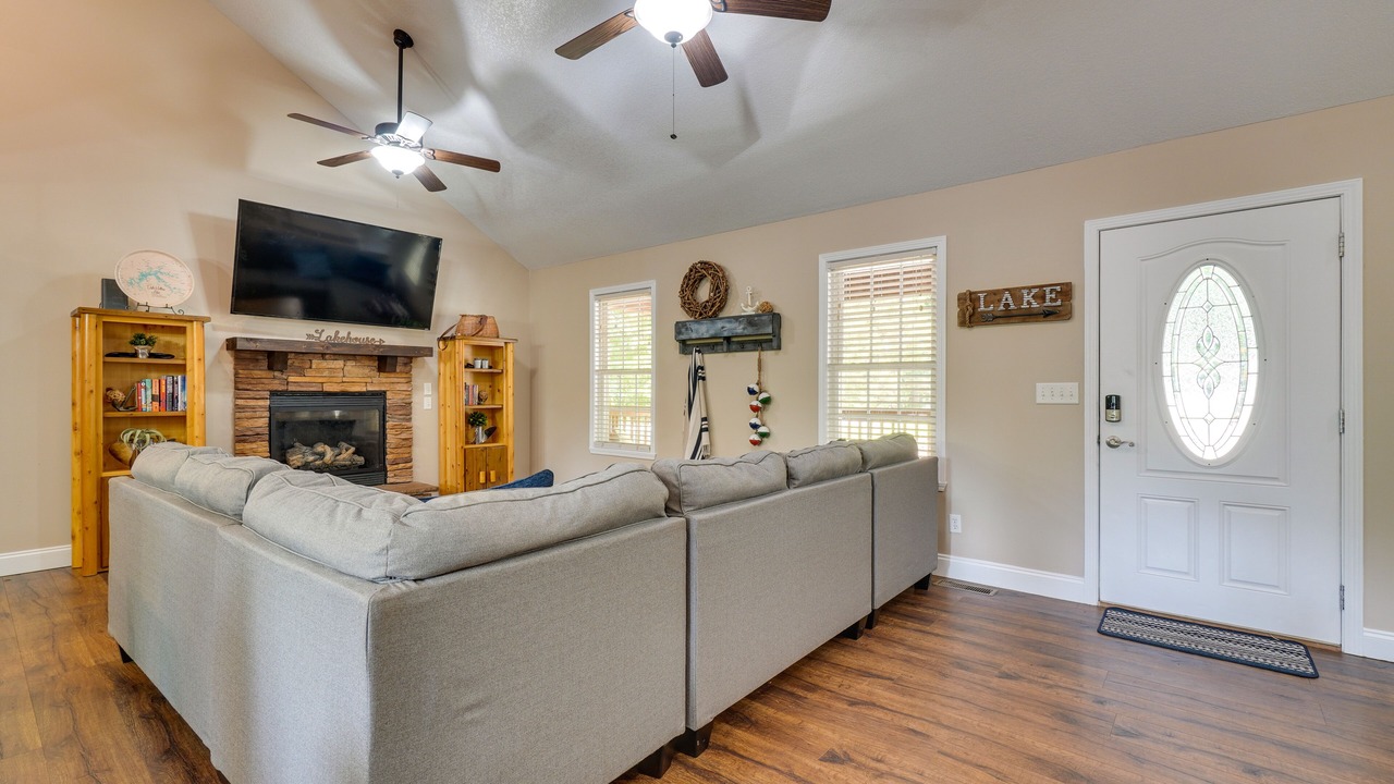 Photo of Livingroom in Byrdstown