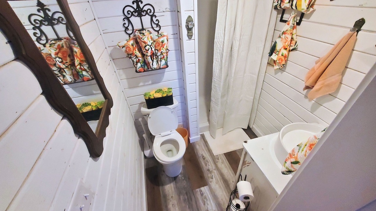 Photo of Bathroom in Maud