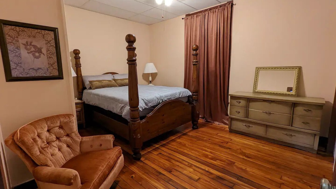 Photo of Bedroom in Warren