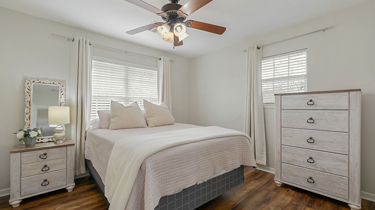 Photo of Bedroom in College Hills Estates