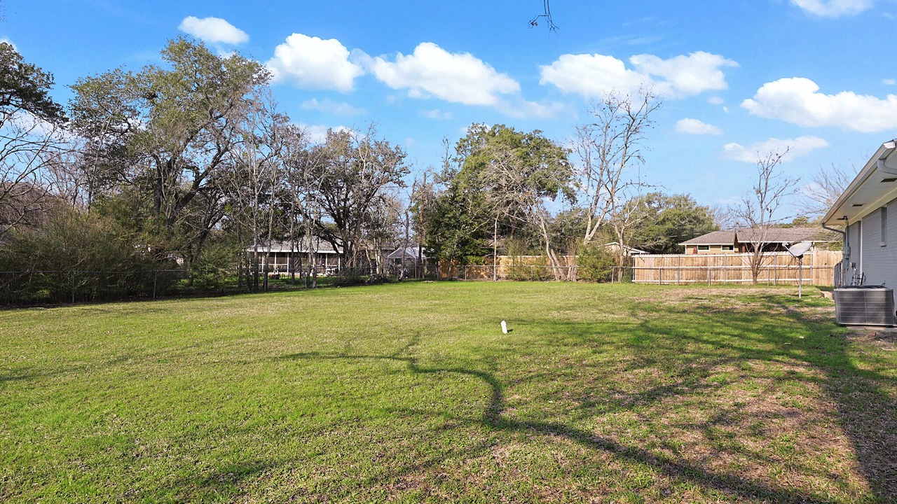 Photo of Outdoor in College Hills Estates
