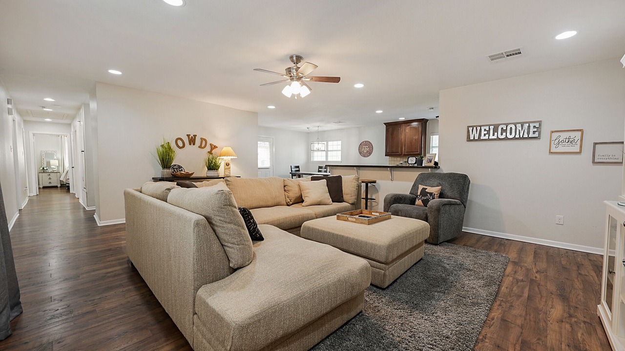 Photo of Livingroom in College Hills Estates