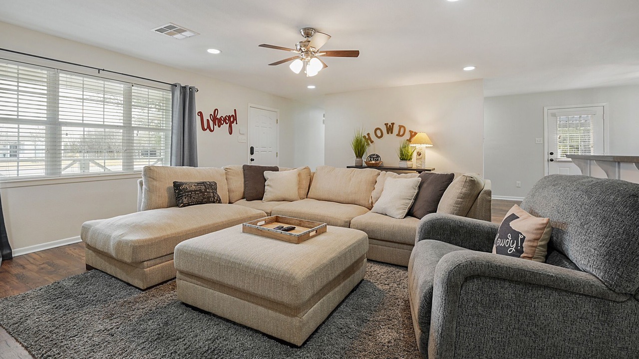 Photo of Livingroom in College Hills Estates