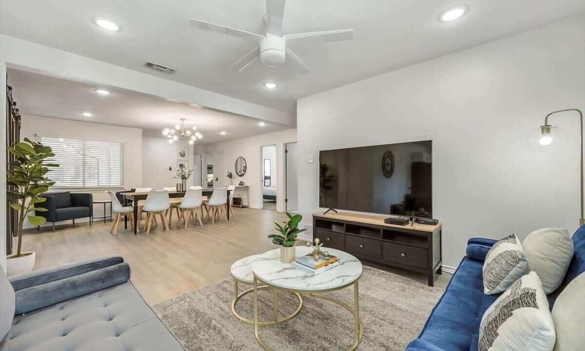 Photo of Livingroom in North Richland Hills