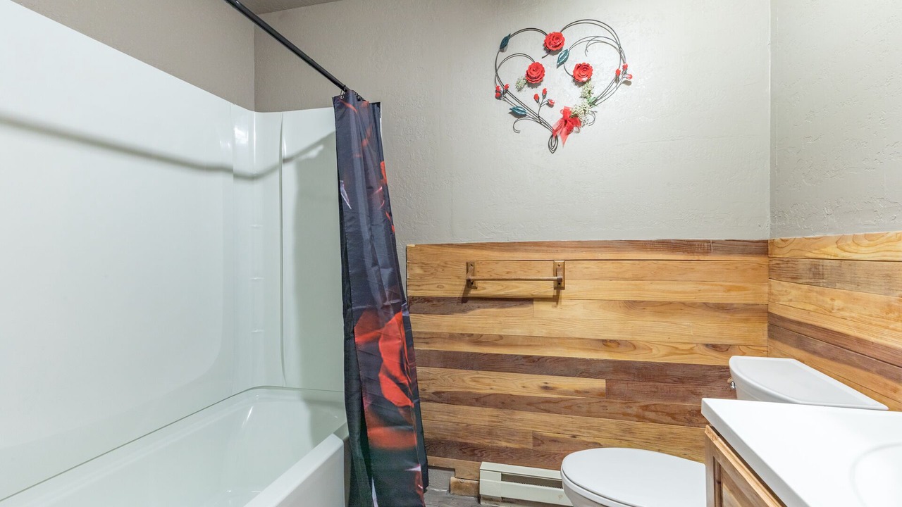 Photo of Bathroom in Idlewild Estates