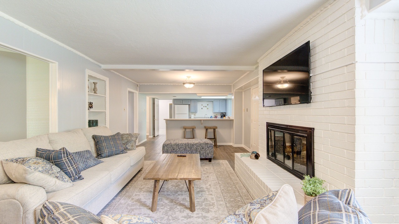 Photo of Livingroom in Roman Forest