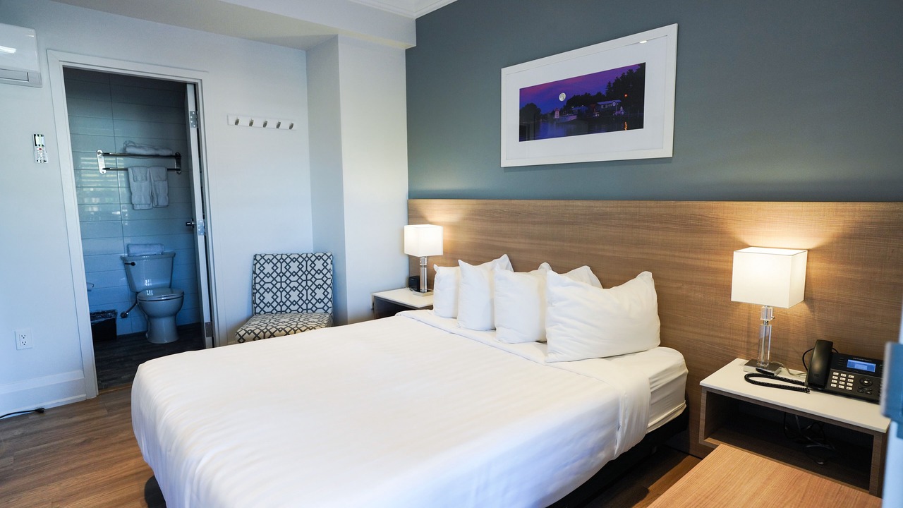 Photo of Bedroom in Grand Bend