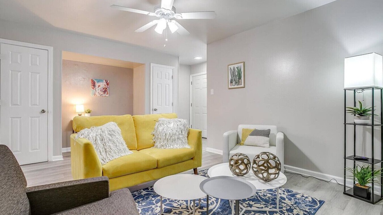Photo of Livingroom in Central Arlington