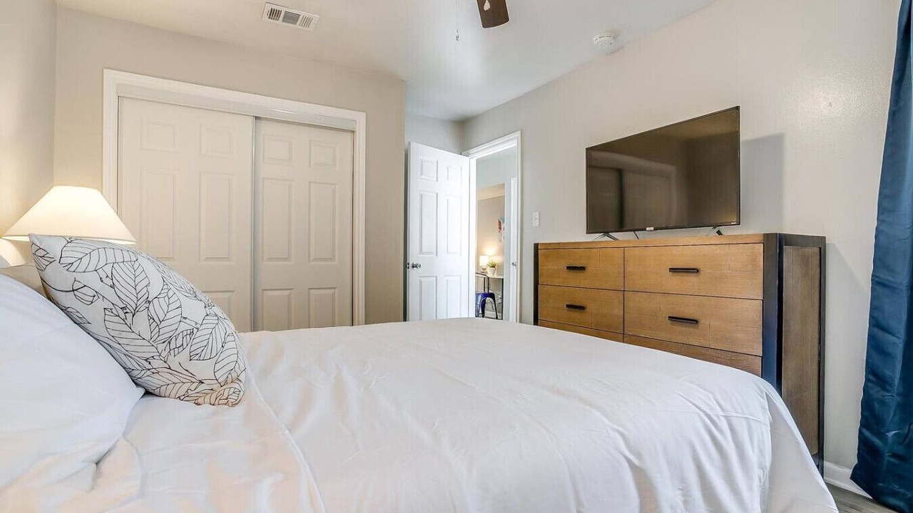 Photo of Bedroom in Central Arlington