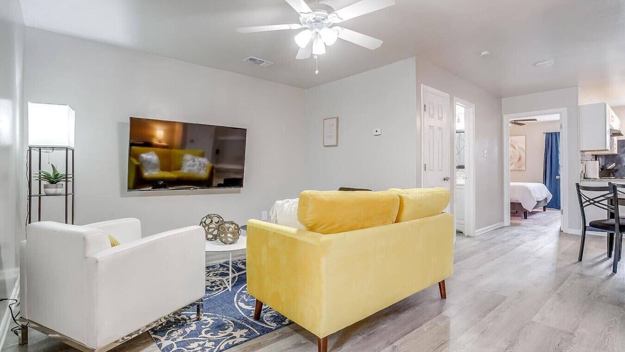 Photo of Livingroom in Central Arlington