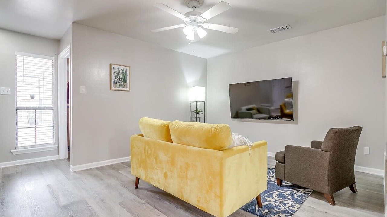 Photo of Livingroom in Central Arlington