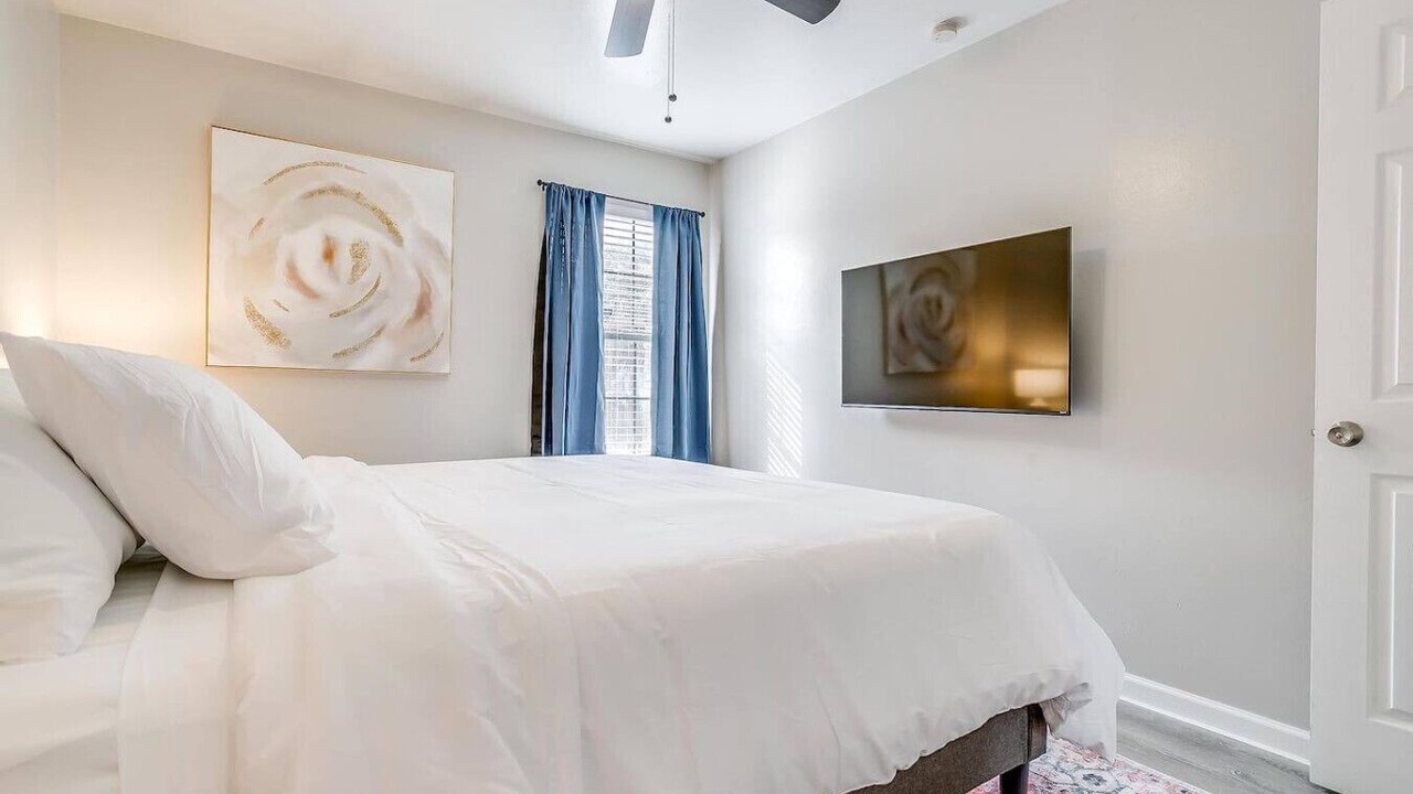 Photo of Bedroom in Central Arlington