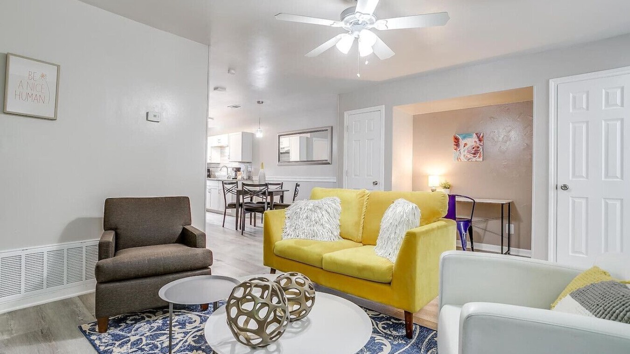 Photo of Livingroom in Central Arlington