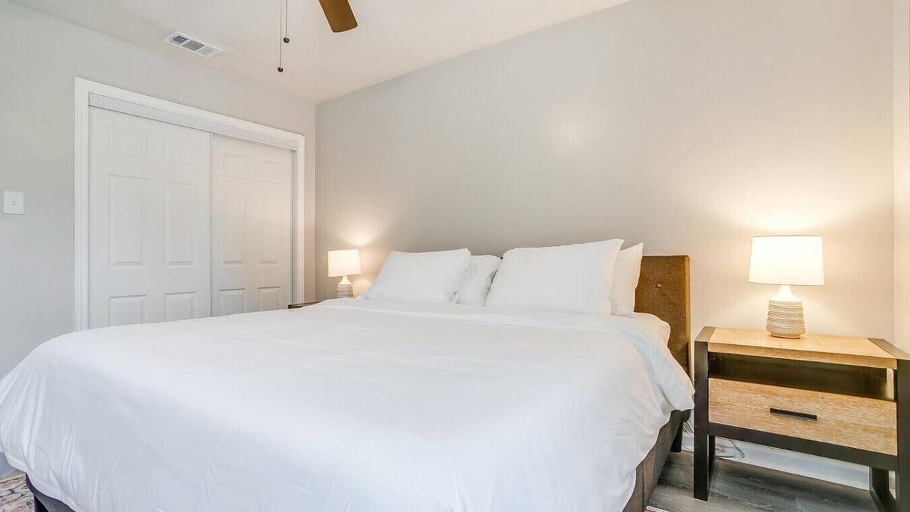 Photo of Bedroom in Central Arlington