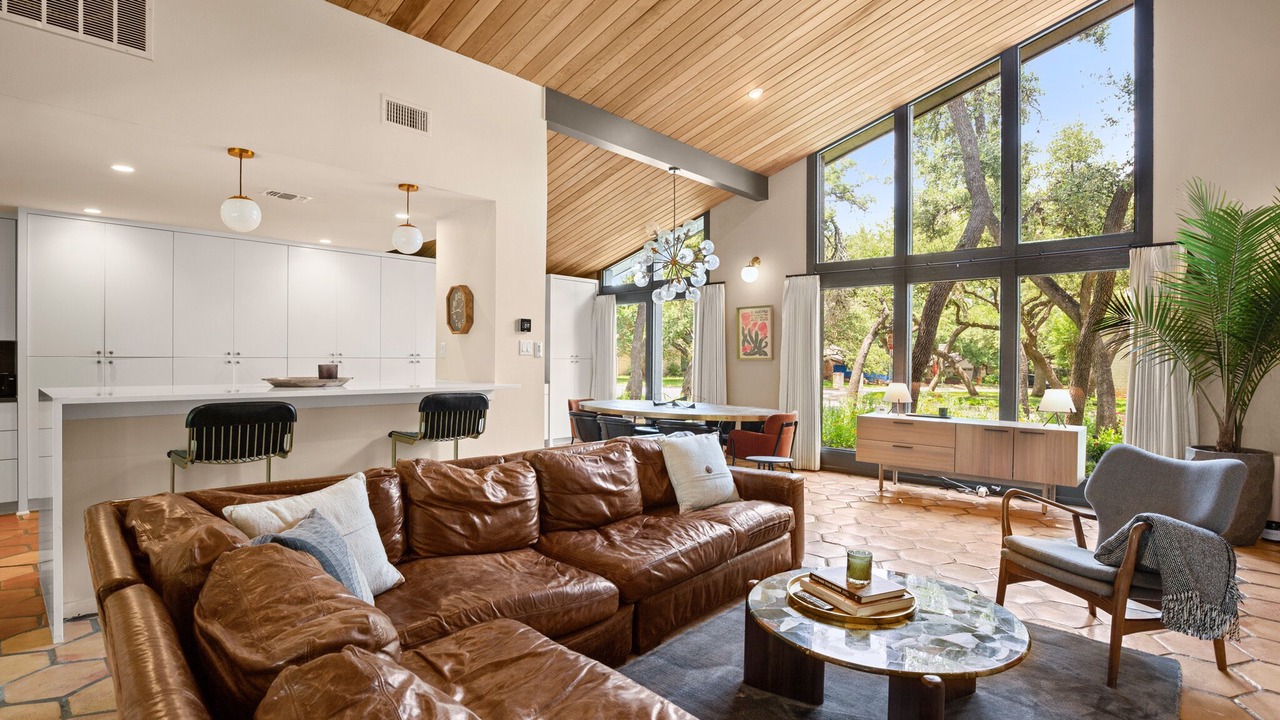 Photo of Livingroom in Barton Hills