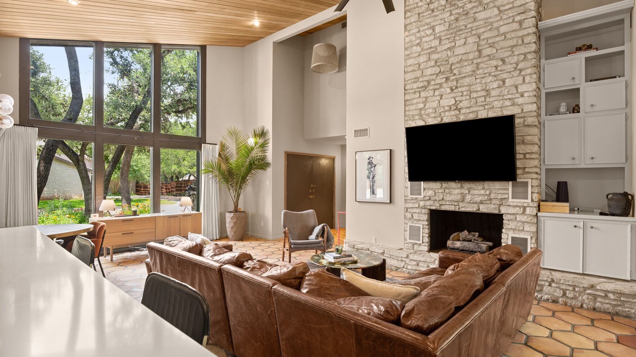 Photo of Livingroom in Barton Hills