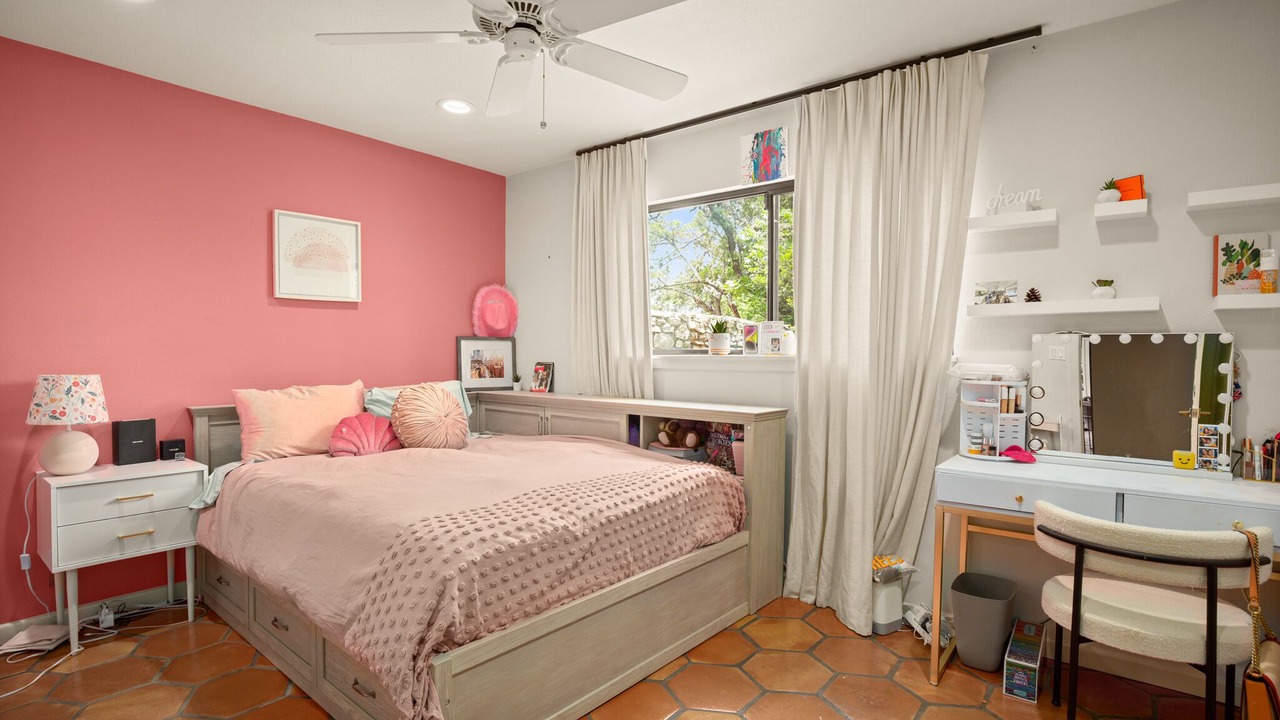Photo of Bedroom in Barton Hills