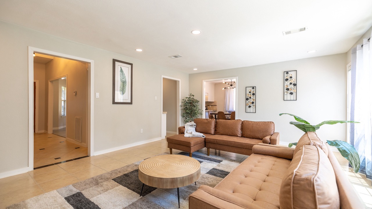 Photo of Livingroom in Mission Bend