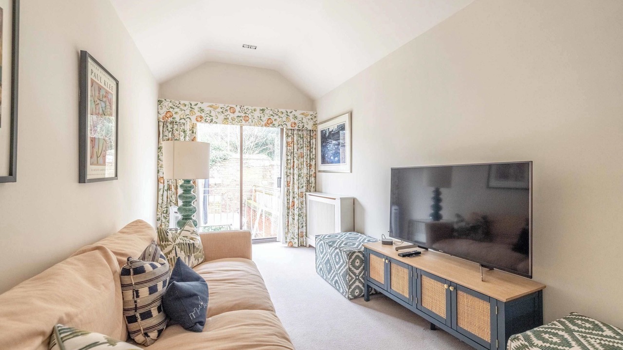 Photo of Livingroom in Windsor City Centre