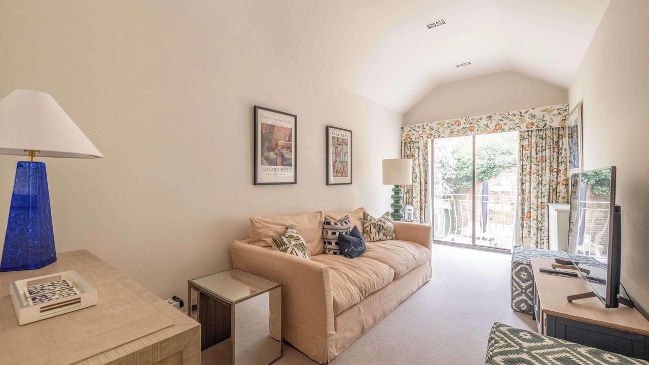 Photo of Livingroom in Windsor City Centre