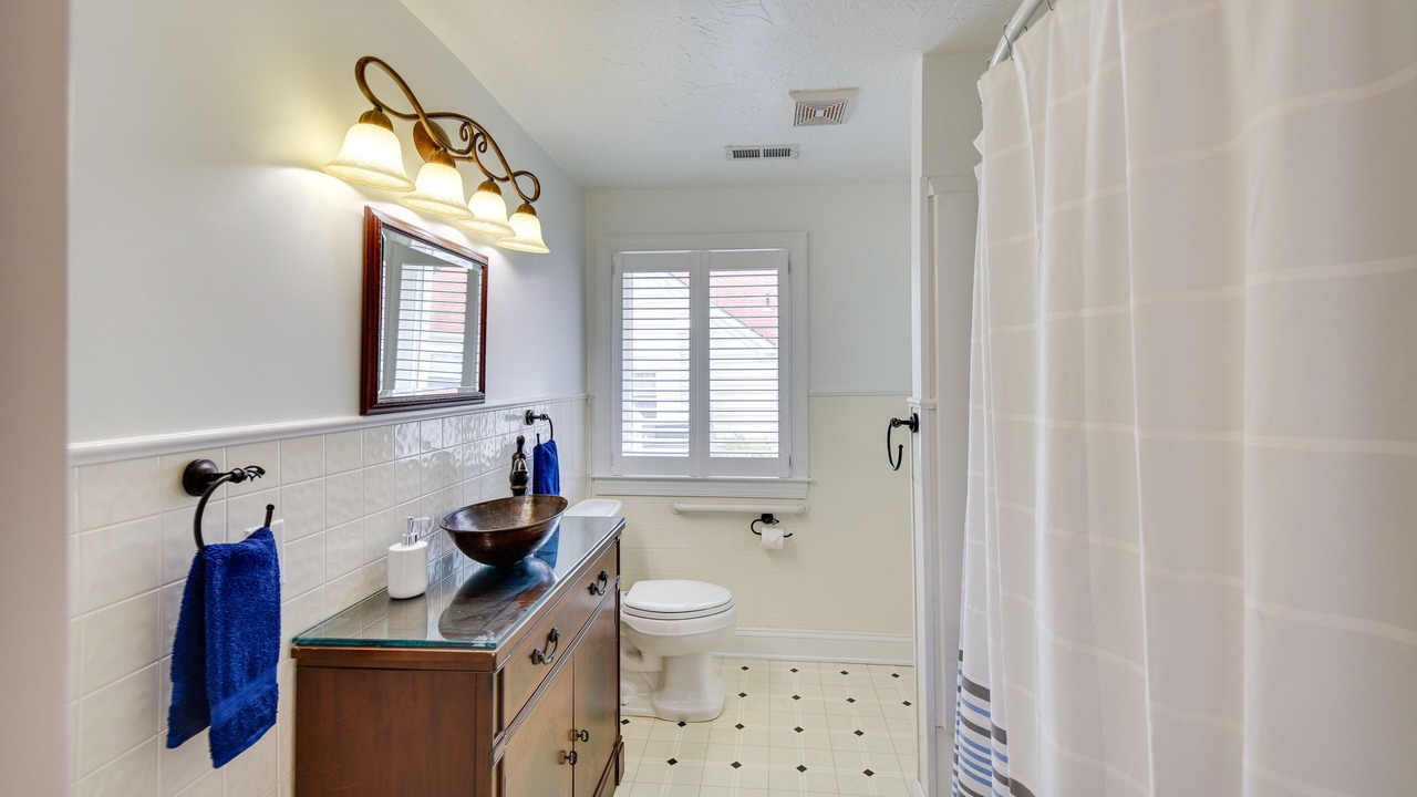 Photo of Bathroom in Gloucester Point