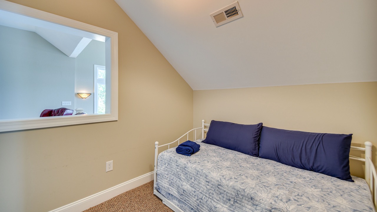 Photo of Bedroom in Gloucester Point